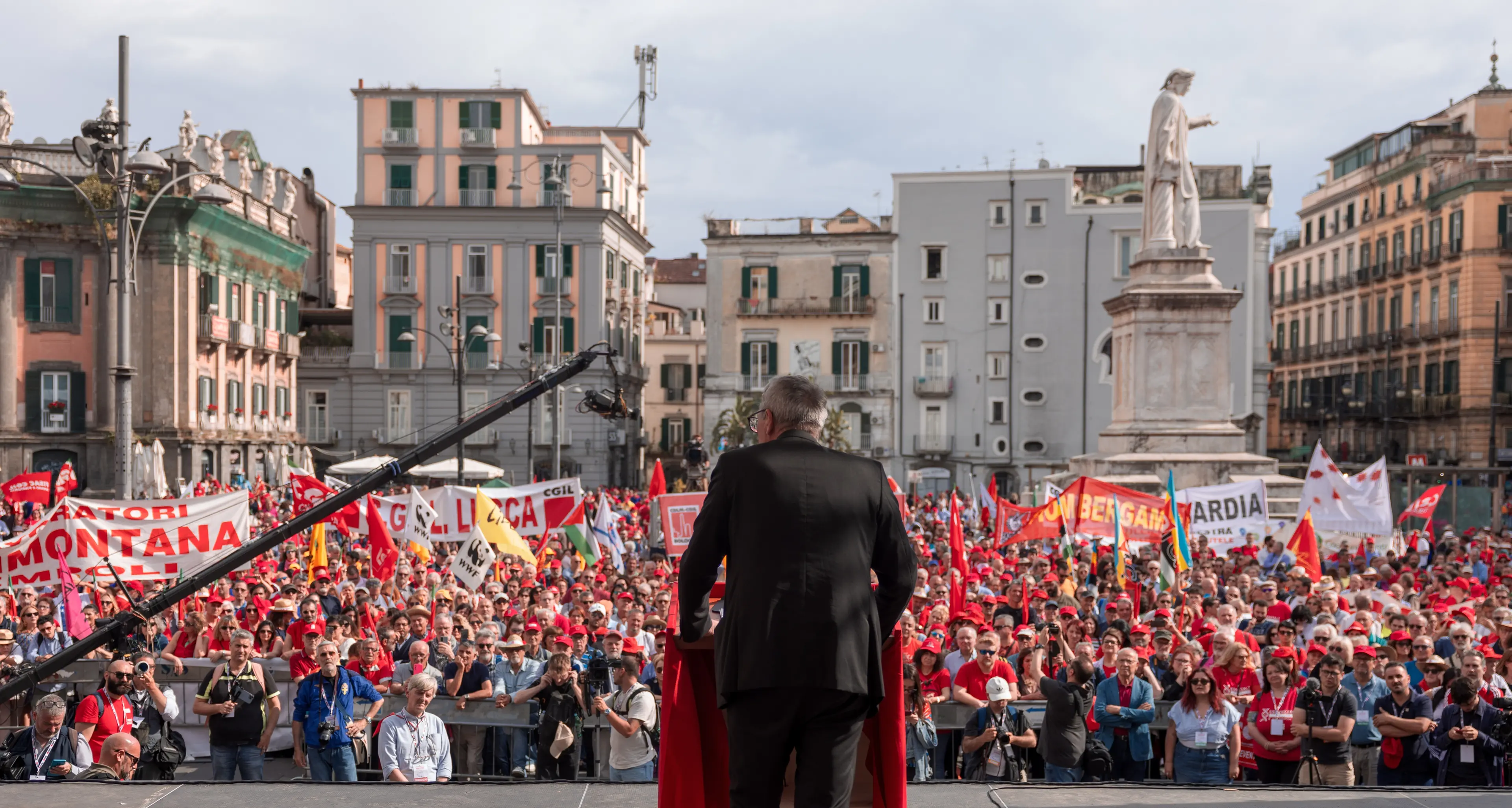 ‘La Via Maestra’, manifestazione nazionale a Napoli