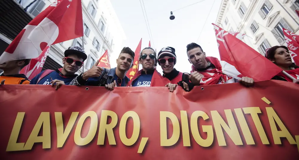 Indice dei diritti globali CSI 2025: Cgil, crollano diritti lavoratori nel mondo, Italia retrocede per repressione autoritaria governo Meloni