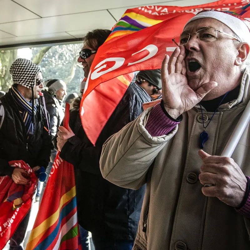 Lavoratori e pensionati sempre più poveri: il drenaggio e l’ingiustizia fiscale causati da inflazione e fisco regressivo