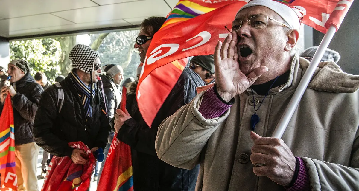 Lavoratori e pensionati sempre più poveri: il drenaggio e l’ingiustizia fiscale causati da inflazione e fisco regressivo