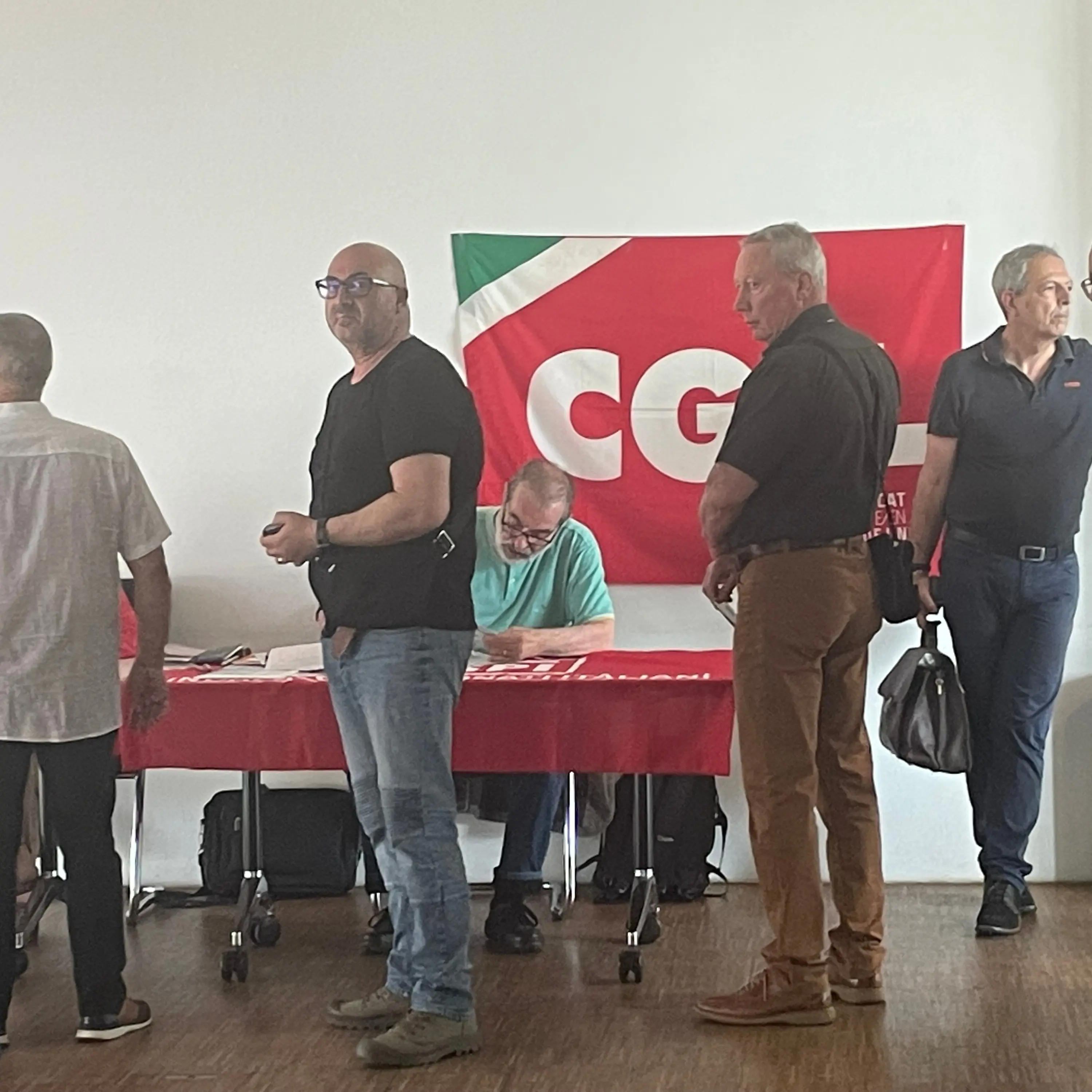 Assemblea a Wolfsburg: lavoratori italiani della Volkswagen invitati a firmare per i referendum popolari della CGIL