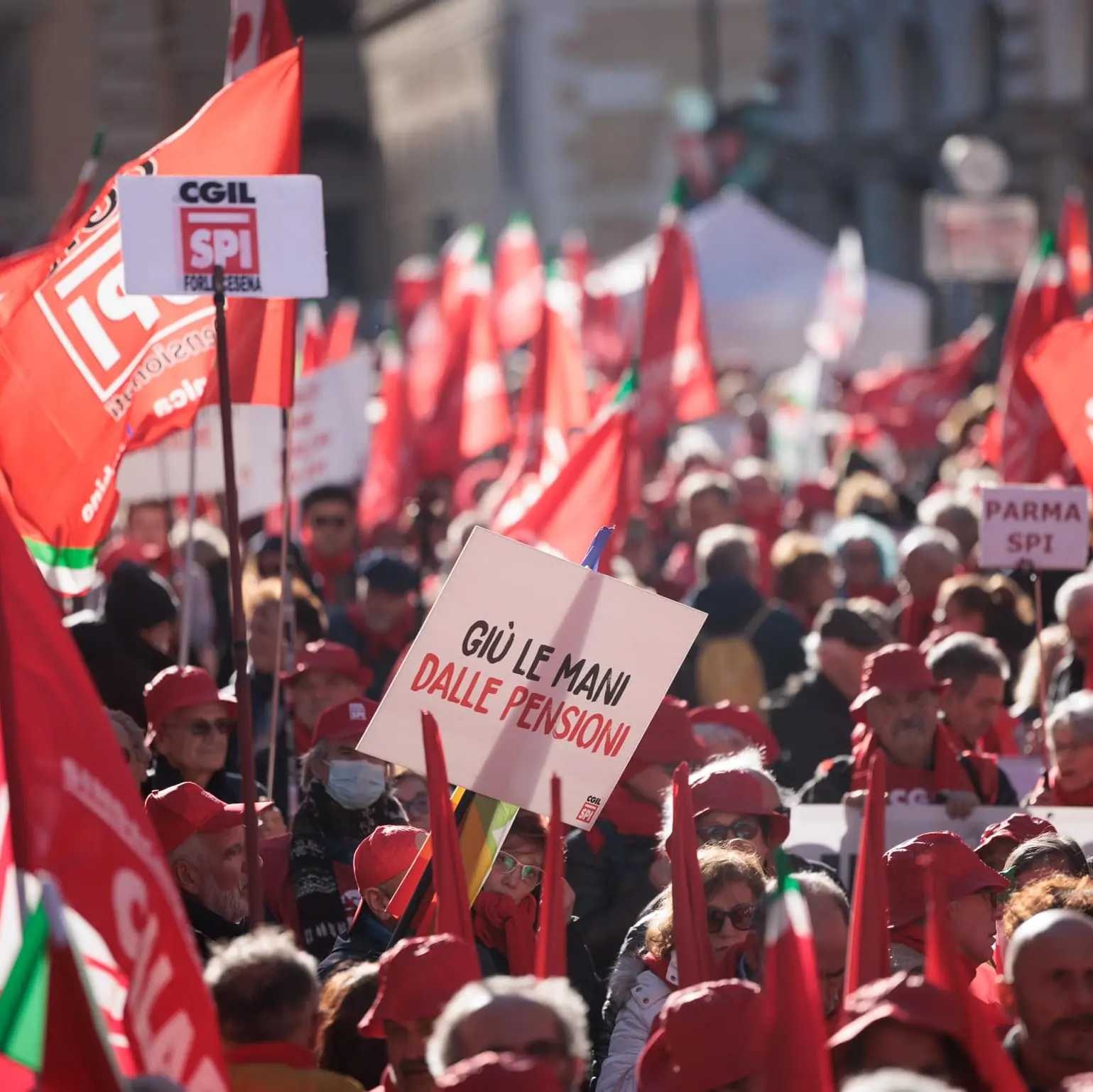 Pensioni: Cgil e Spi, Governo insiste nel fare cassa a scapito dei pensionati. Migliaia di euro in meno per assegni e ennesimo taglio da un miliardo