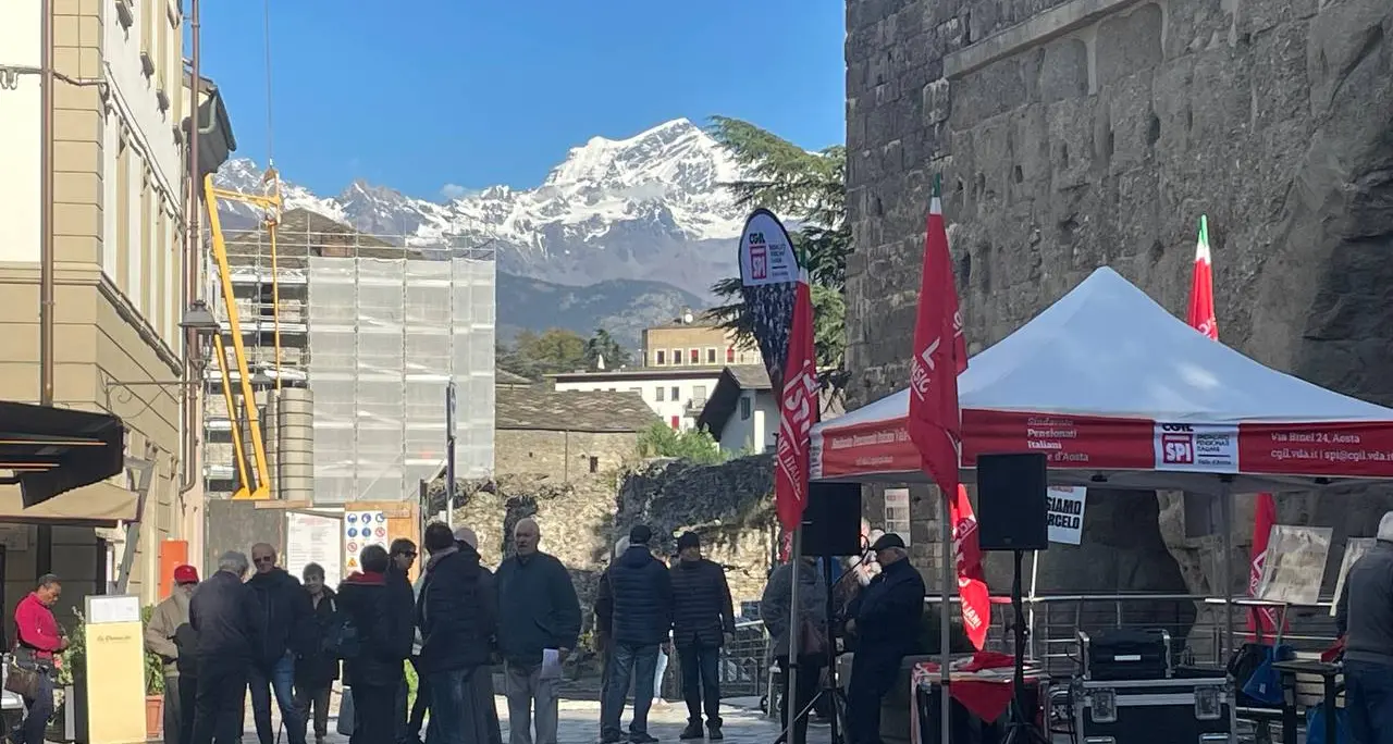 Aosta, piazza piena per lo Spi Cgil