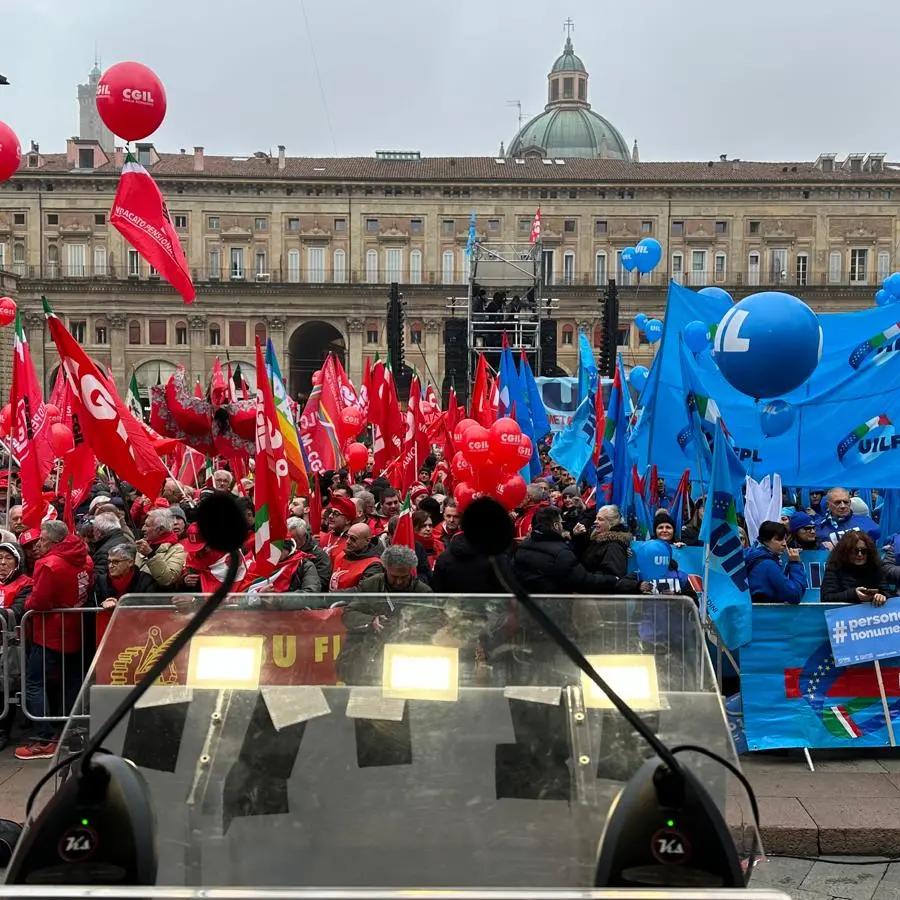 Sciopero: Cgil e Uil, adesione oltre il 70% e piazze piene in tutta Italia