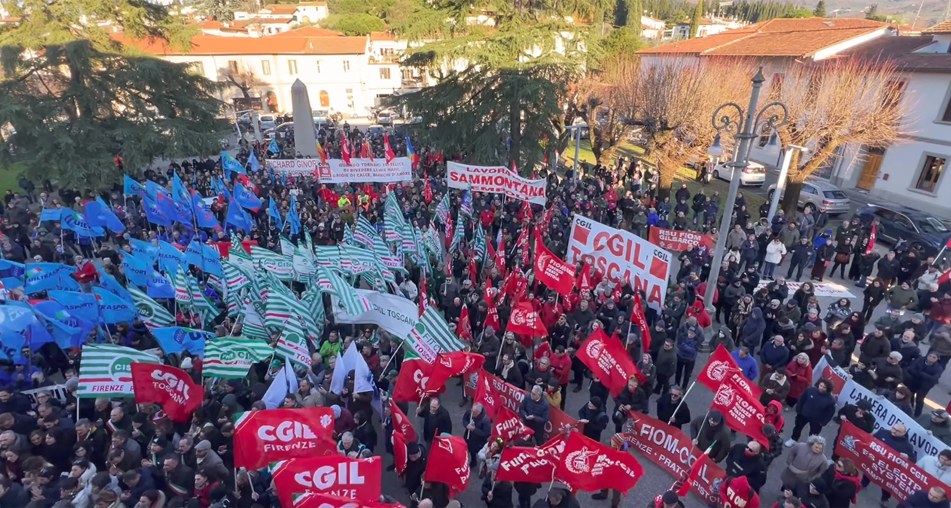 A Calenzano piazza piena contro l’ennesima strage