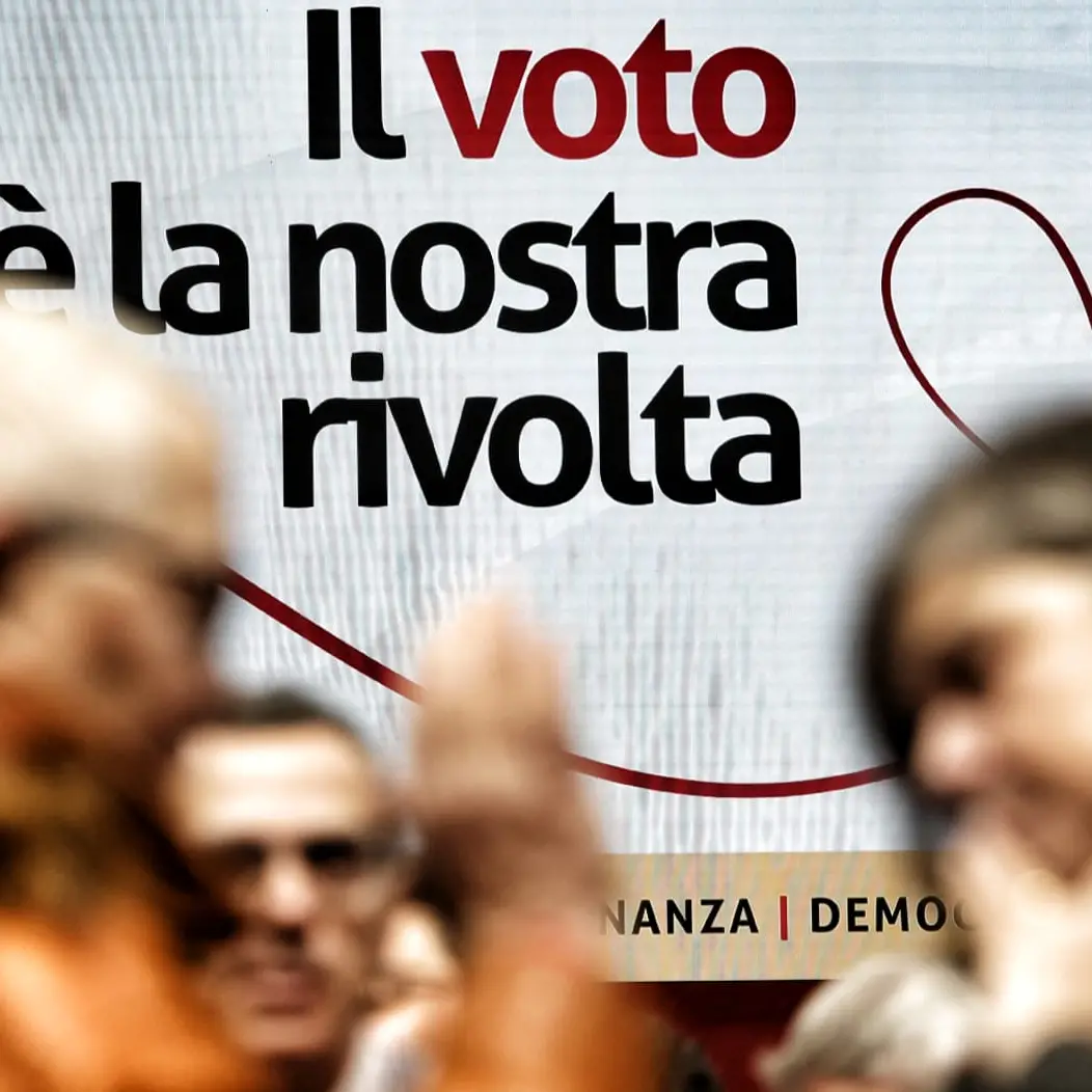 Cgil, partita da Bologna campagna referendaria. Oggi Landini conclude assemblea