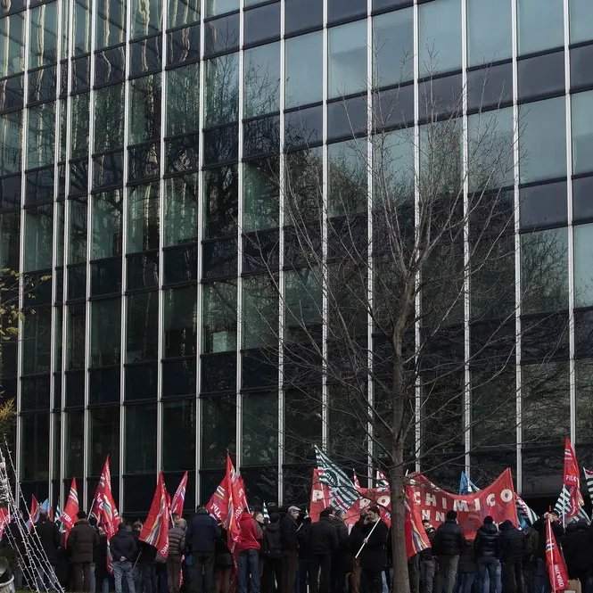 Eni Versalis: Cgil da presidio, grave disimpegno Governo, prosegue mobilitazione