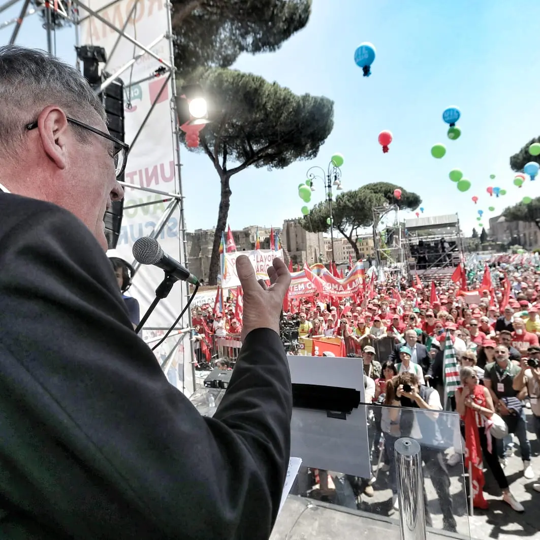 Primo maggio, Landini: non possiamo lasciare a chi verrà dopo di noi un mondo di precarietà e sfruttamento