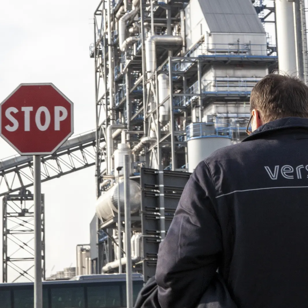 Eni: Cgil e Filctem, Italia fuori da produzione di etilene, errore strategico grave