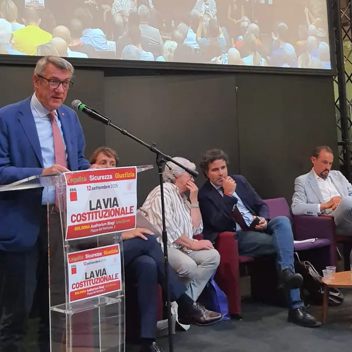 Economia di guerra: Landini, impedire e bloccare il processo di investimento in corso sul riarmo globale