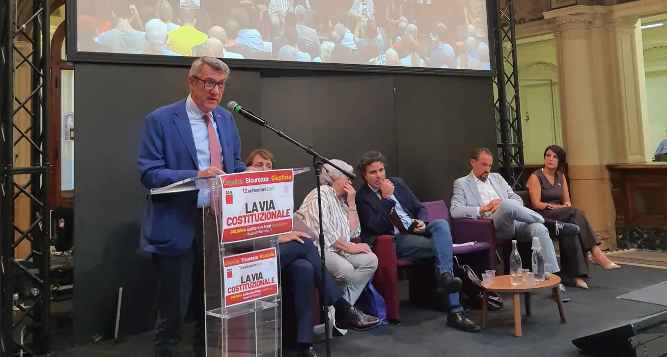 Economia di guerra: Landini, impedire e bloccare il processo di investimento in corso sul riarmo globale