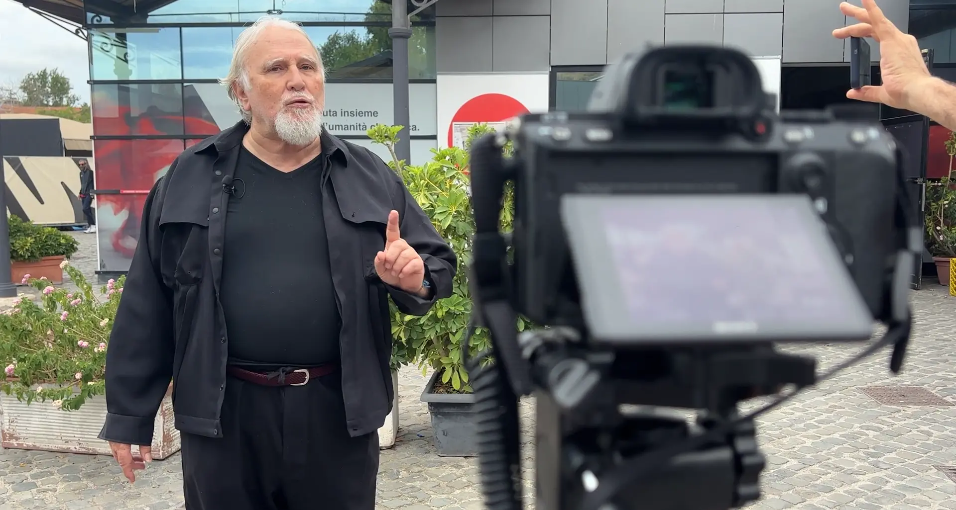 Moni Ovadia: “Agire, non avere paura e alzare il tiro”