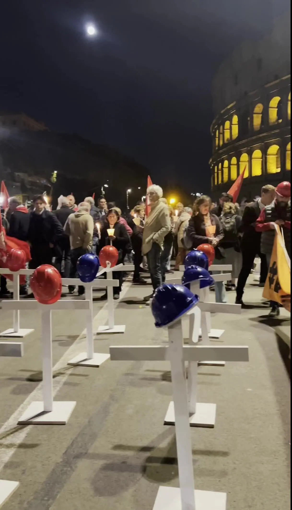 La fiaccolata per Octav: l’emozione e l’applauso