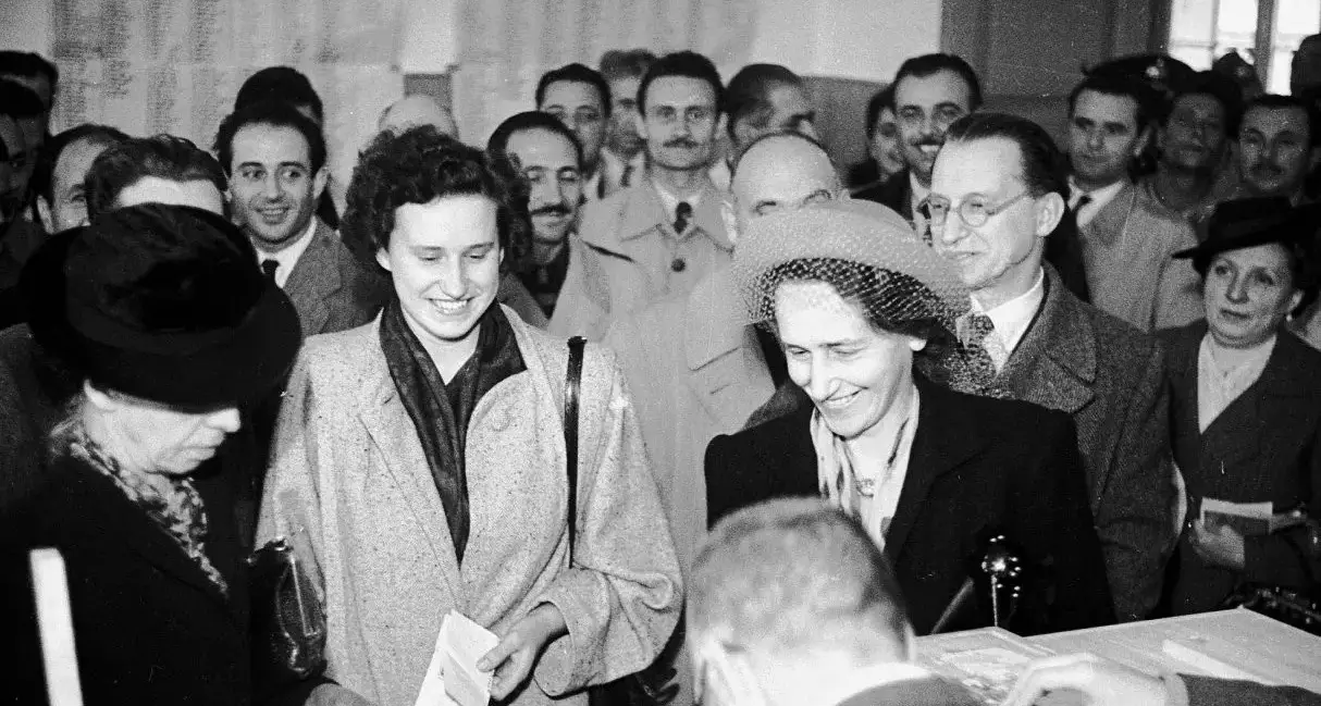 Prima del 1945 alle donne, in Italia, non era consentito votare
