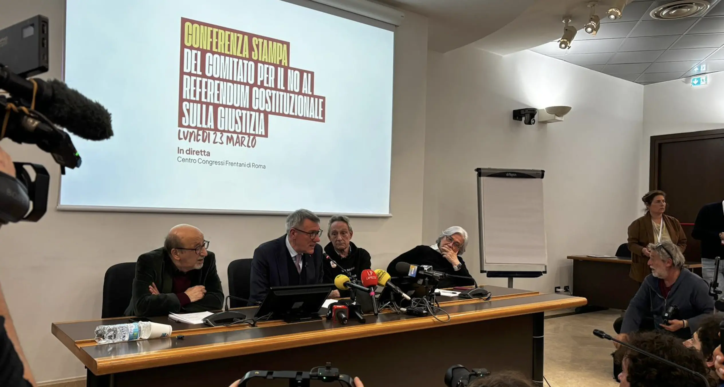 La conferenza stampa del Comitato per il No al referendum