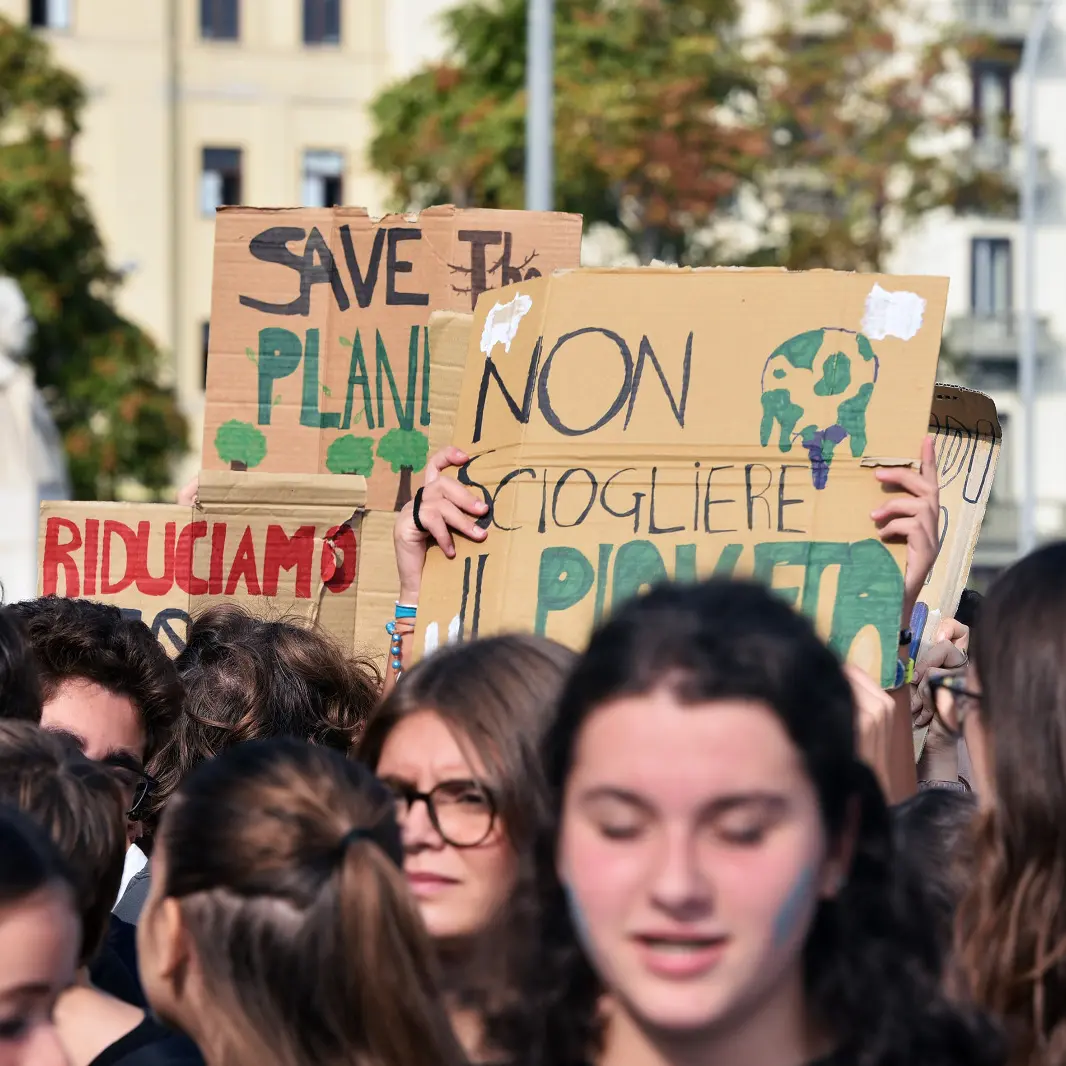 Clima, la società civile si mobilita per Santa Marta: appello ai parlamentari per uscire dai combustibili fossili