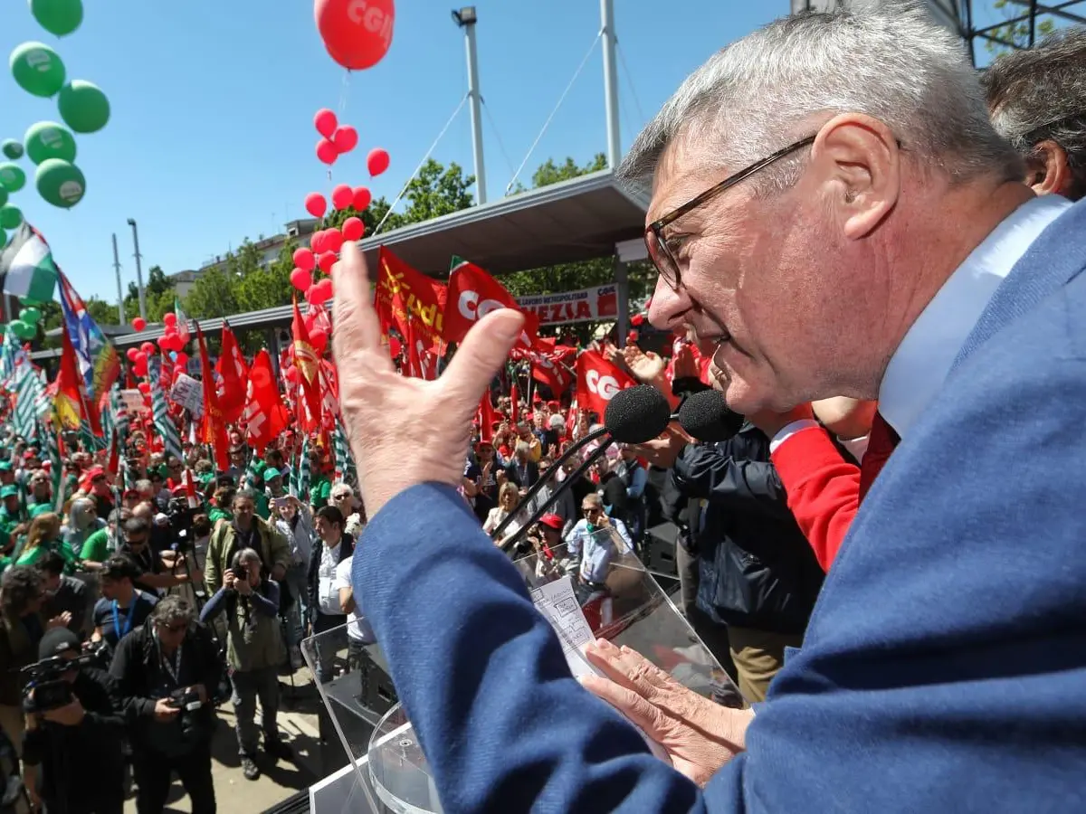 Primo Maggio, Landini da Marghera: “Salari bassi, precarietà e fisco ingiusto: così il lavoro perde dignità”