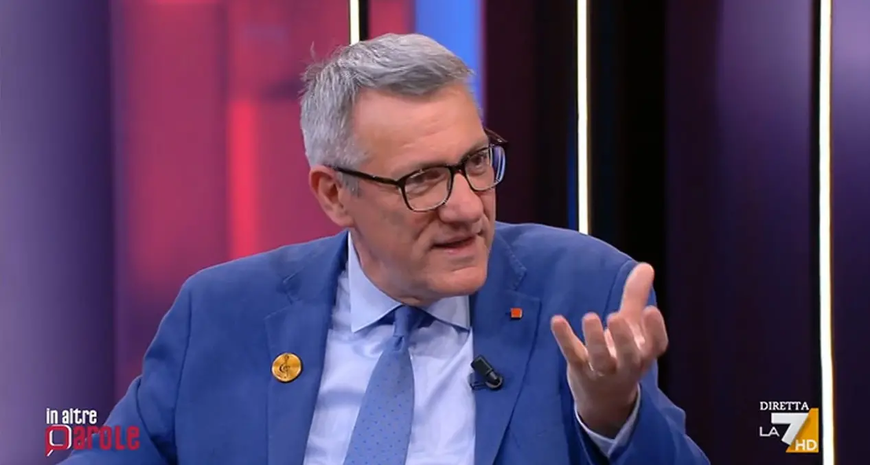 Salario giusto, Landini: “Non si può essere poveri lavorando. Senza aumenti veri è solo propaganda”