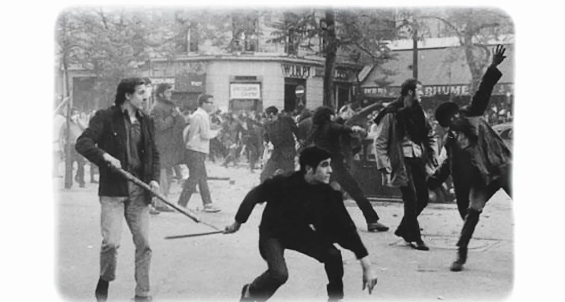 1960-1967: dal governo Tambroni alla guerra in Vietnam