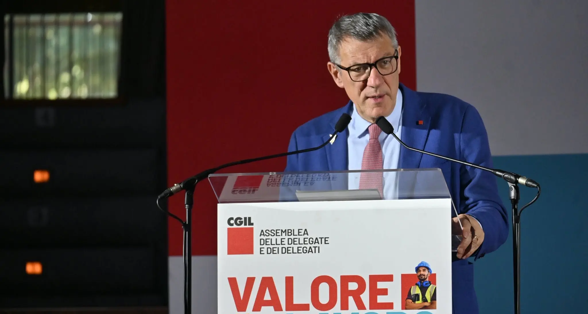 Landini chiude l'assemblea di Bologna: “Al lavoro, alla lotta e allo studio”