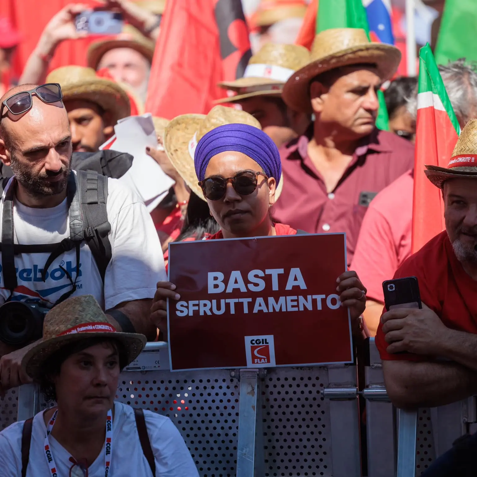 Lavoro: Cgil, miracolo della Calderone moltiplica le ispezioni ma trova meno caporali