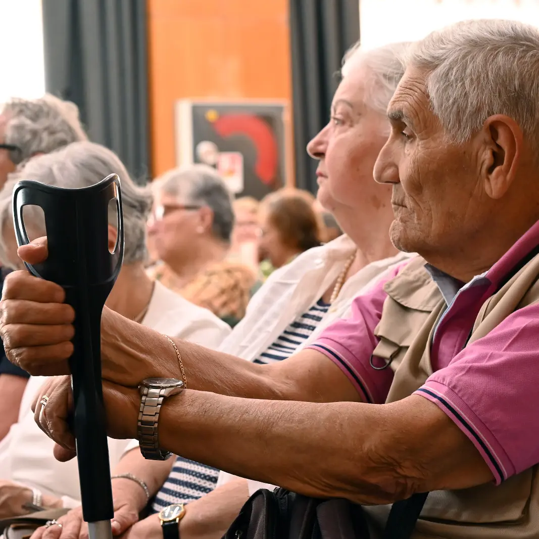 Non autosufficienza, oltre 4 milioni di anziani fragili: welfare insufficiente e riforma ferma al palo