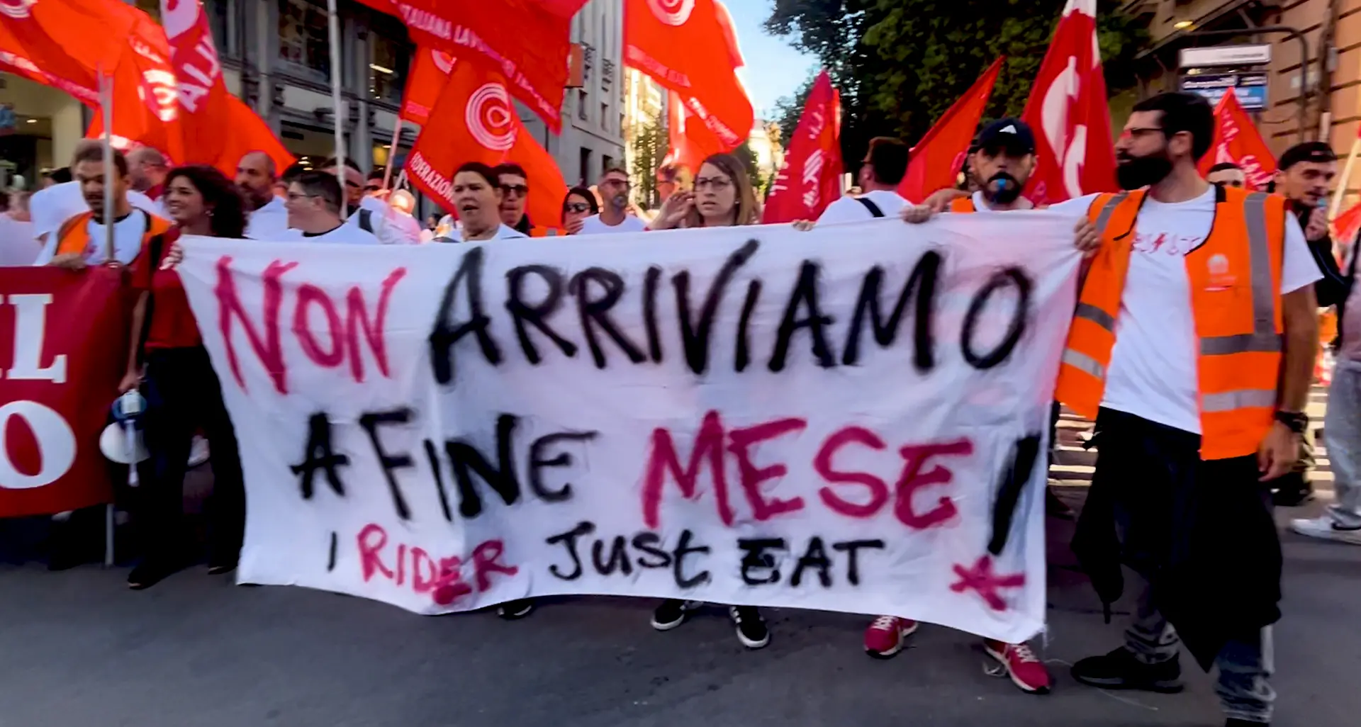 Migliaia in piazza a Palermo contro il carovita