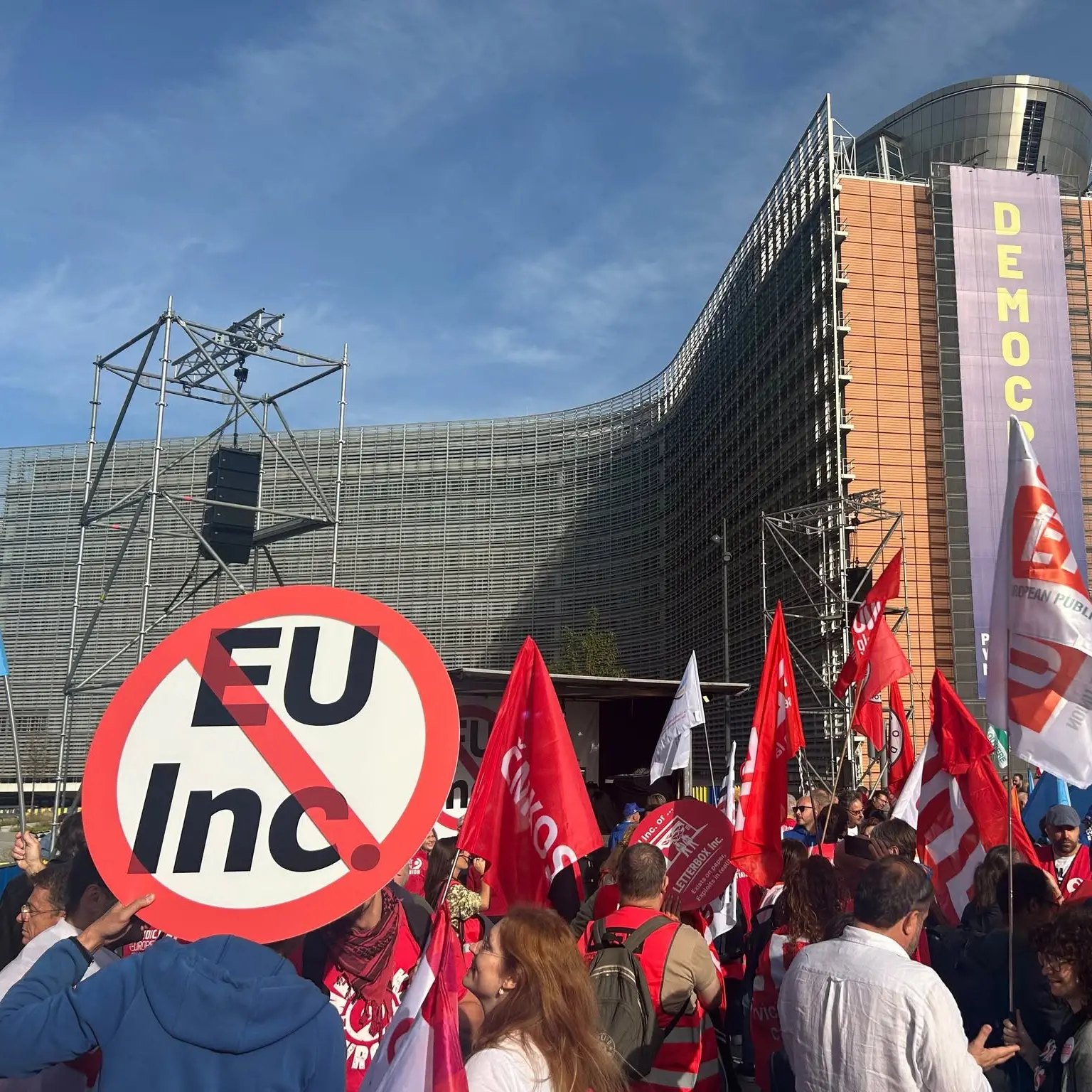 EU Inc./28° regime societario e Quality Jobs Act: i sindacati europei si mobilitano davanti al Parlamento europeo a Strasburgo