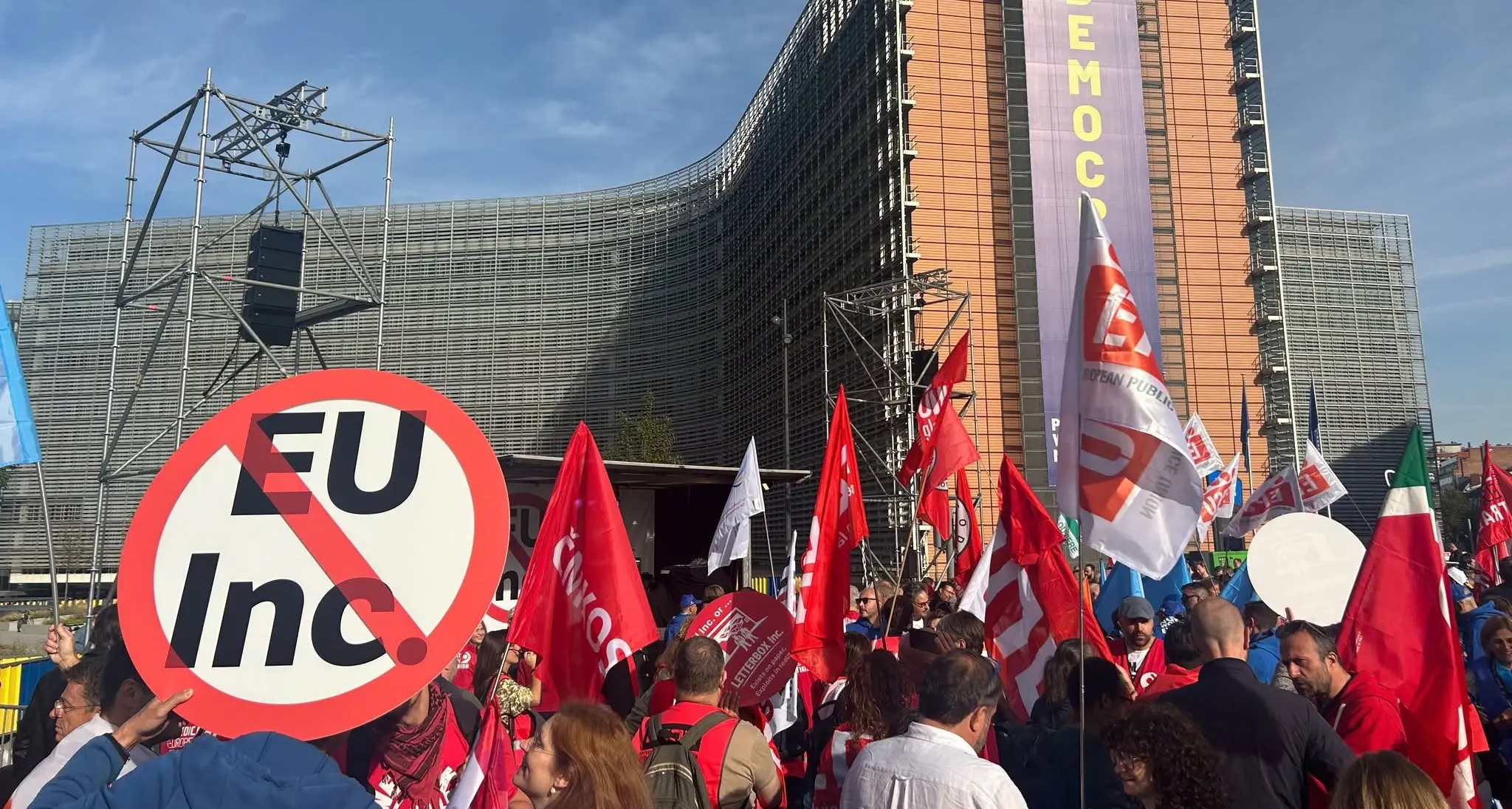 EU Inc./28° regime societario e Quality Jobs Act: i sindacati europei si mobilitano davanti al Parlamento europeo a Strasburgo