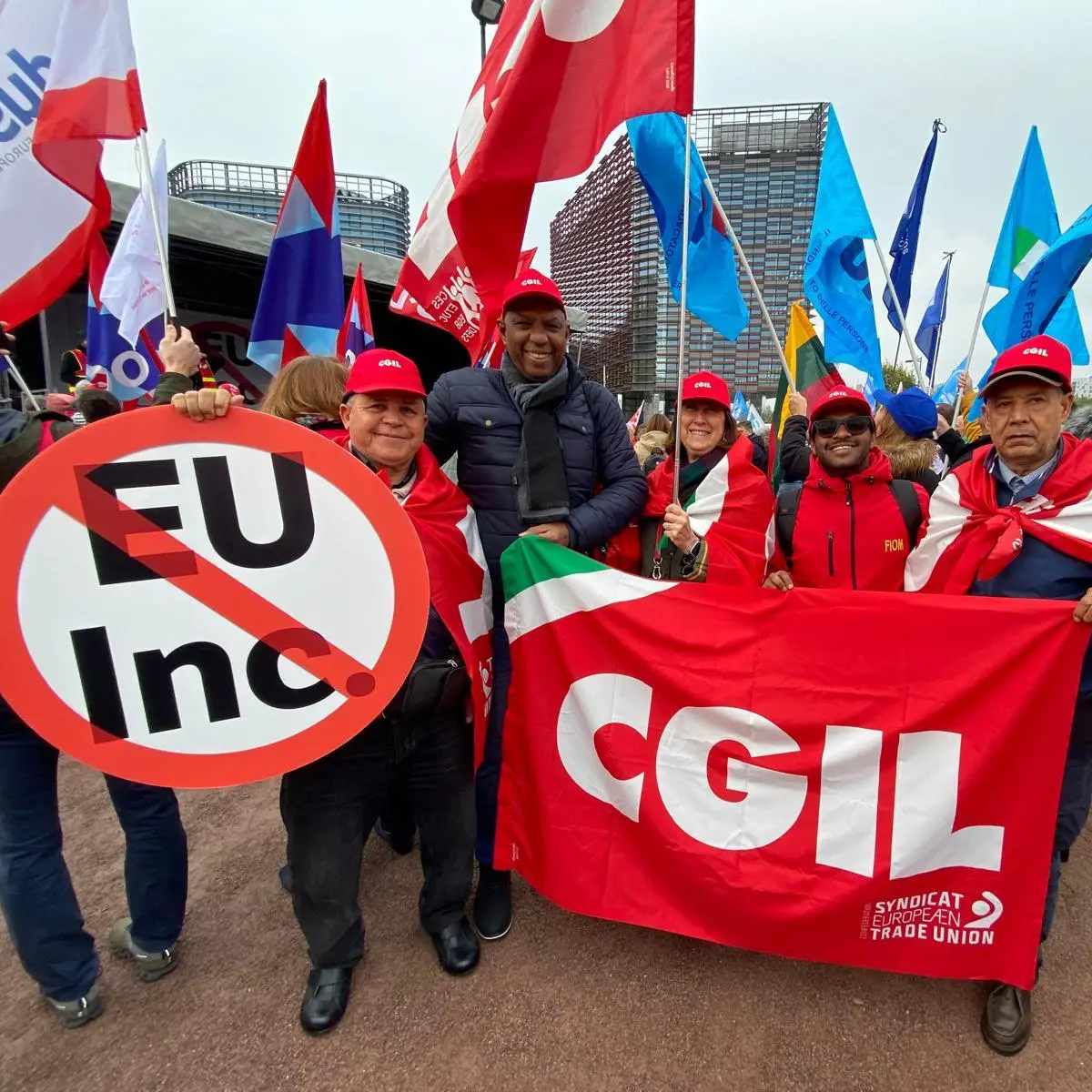 EU Inc./28° regime societario e Quality Jobs Act: i sindacati europei si mobilitano davanti al Parlamento europeo a Strasburgo