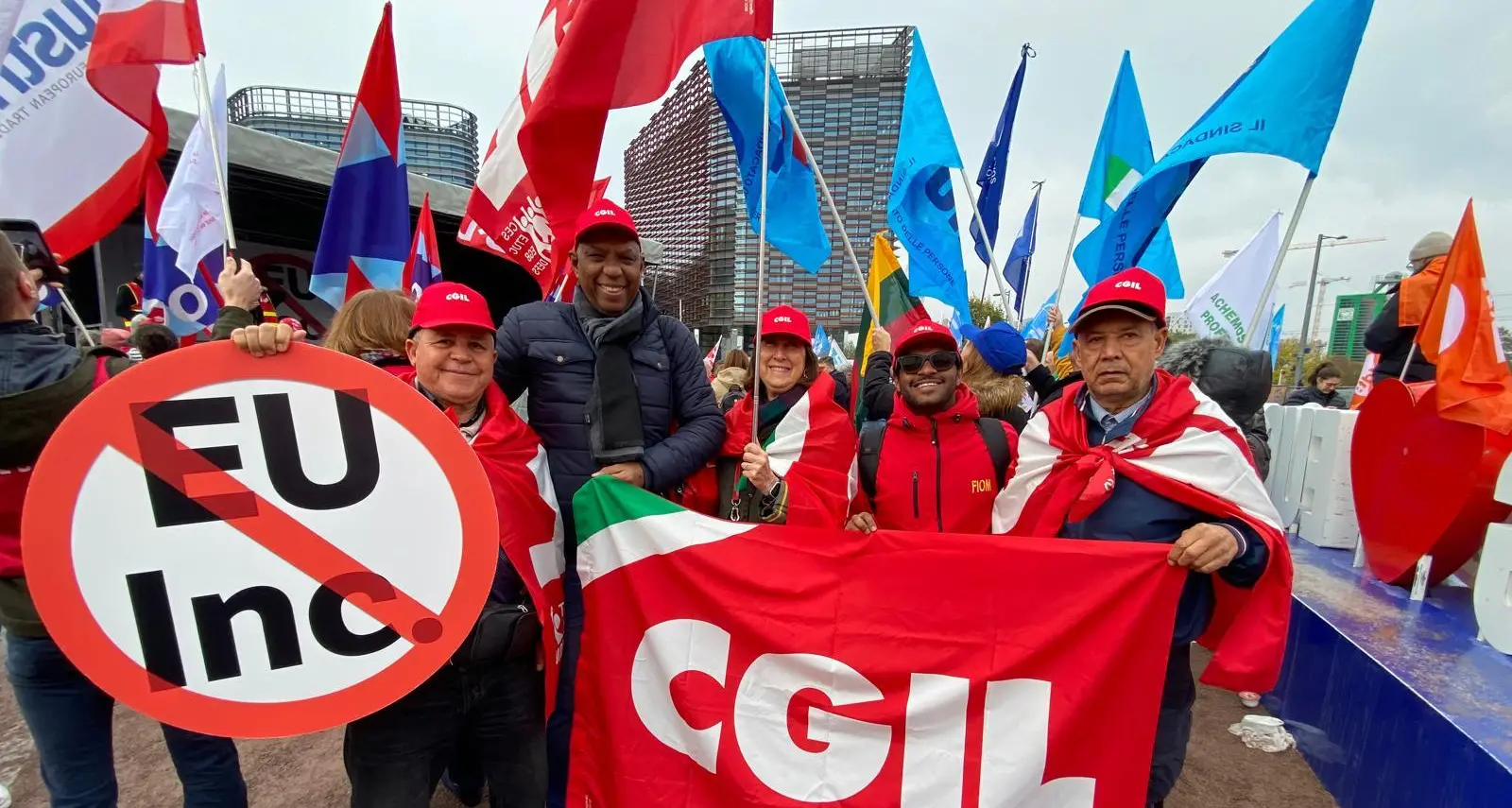EU Inc./28° regime societario e Quality Jobs Act: i sindacati europei si mobilitano davanti al Parlamento europeo a Strasburgo