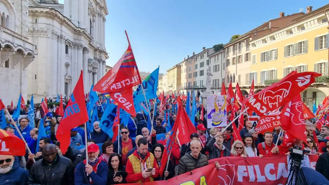 11 aprile 2024, Landini conclude a Brescia lo sciopero generale Cgil e Uil