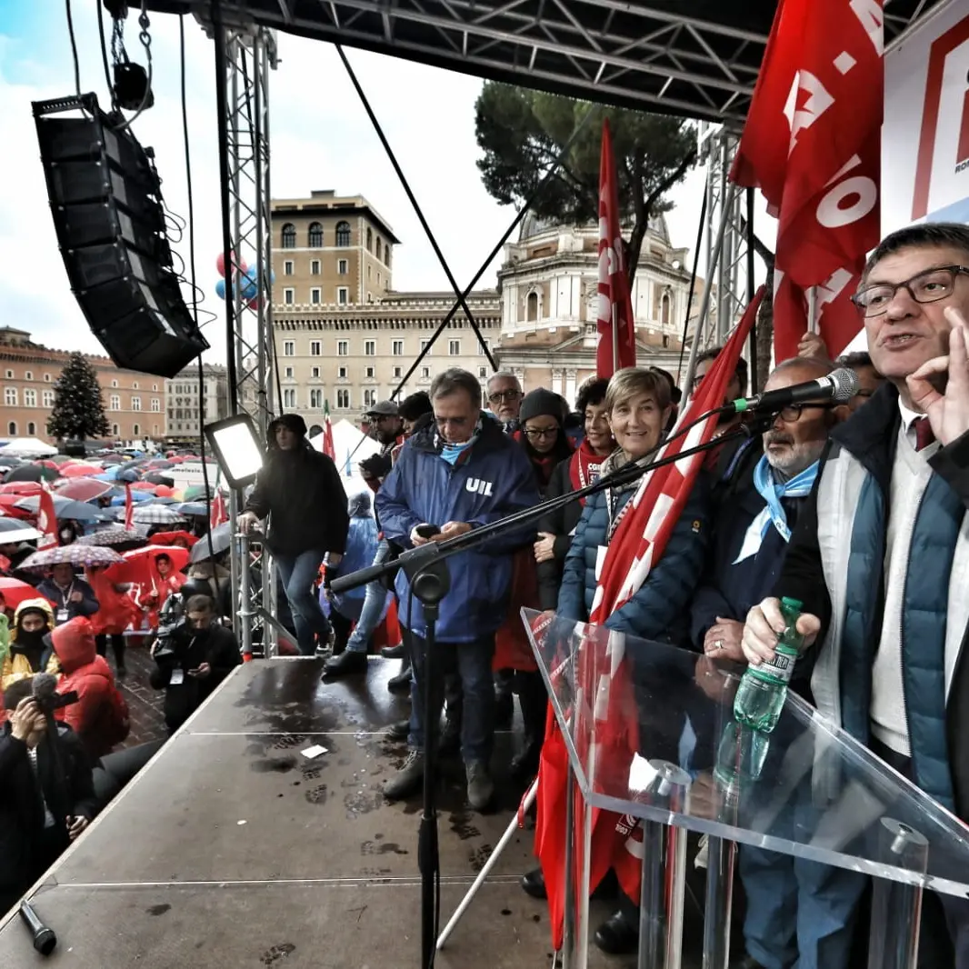 Sciopero generale, in piazza a Roma Maurizio Landini conclude la settimana di mobilitazione di CGIL e UIL