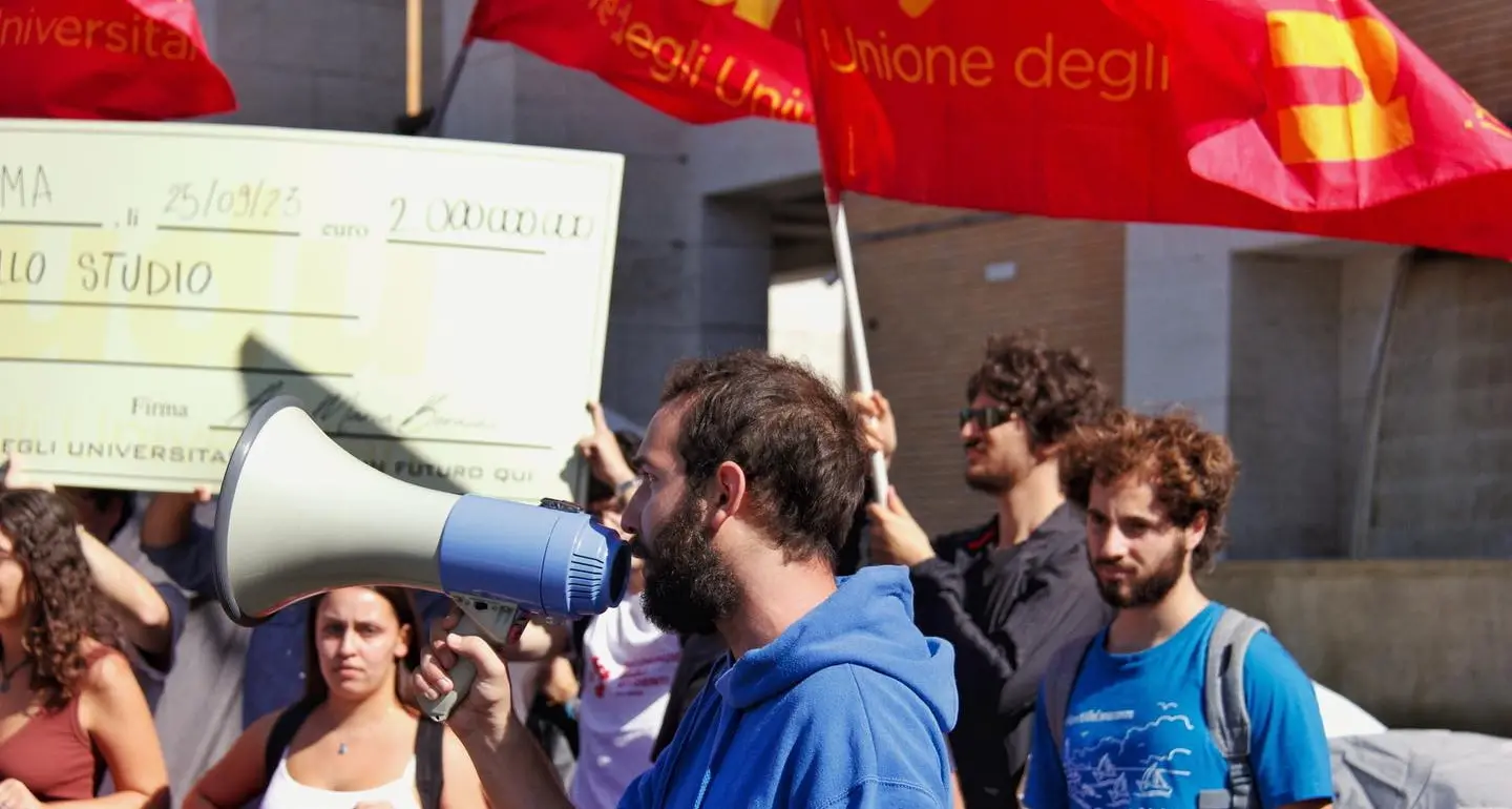 Grave aggressione squadrista a studenti Udu di Torino. Sciogliere associazioni neofasciste