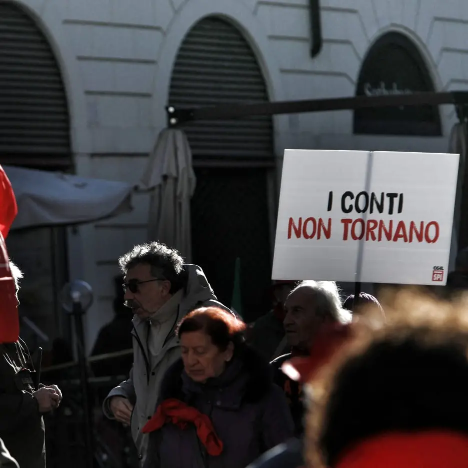 Istat: Cgil, crescita allo “zero virgola” ed esplosione della pressione fiscale sui redditi fissi