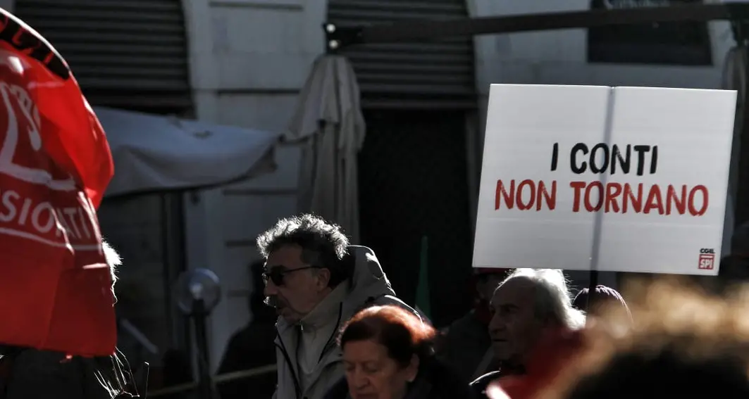 Istat: Cgil, crescita allo “zero virgola” ed esplosione della pressione fiscale sui redditi fissi